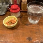 豚まるラーメン - setのｷﾑﾁが、先着卓ﾃﾞｽ♡