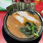 豚骨醤油ラーメン 王道家 - 