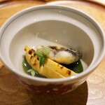 参宮橋 あさや - ●先付け
      筍（京都 物集女)、共水うなぎ
      餡は鰻のお出汁を使ってあります。