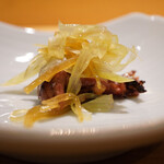 参宮橋 あさや - 甘いくらいにタレを纏わせ焼かれた肝。隠しきれないその薫香がひと噛みごとにハッキリと主張する！