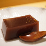 参宮橋 あさや - こし餡に寄せる過程でほうじ茶を入れることで、ウォーター感にほうじ茶の風味を重ね、その透明感に柚子の香りを段々と響かせて。