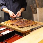 参宮橋 あさや - 圧巻の蒲焼きは2つ産地の鰻を4本ずつ