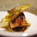 参宮橋 あさや - 蕗味噌のコクに抱かれる香ばしさの一体感。脂と共に弾ませる旨みにタレの味わいを合致させる。