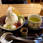 藍花 - 白玉クリームあんみつ￥1,090（税込） 煎茶が付く