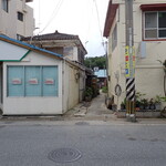 珈琲屋台ひばり屋 - お店はこの路地の奥