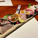 島之内 一陽 - お造り盛り合せ
      高知天然しまあじ、甘海老うに醤油漬、天然桜だい、ホタルいか沖づけ、宮城ひっさげまぐろ、北海道水だこ、鰆のあぶり