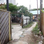 珈琲屋台ひばり屋 - 帰りはおもて側から