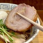 RAMEN MEIKIRA - ロースハムのような弾力のある締まった食感のバラロールが面白い♪美味しいです(*´༥`*)ｳﾏｳﾏ