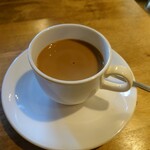 ロータリー松葉 - 看板には僕好みなKEY COFFEEと書かれていたけれど
味わいの良点はほとんど消えて無くなってる感じはしてる
イレギュラーなんだけど
コーヒーフレッシュを投入して飲んでみたら
かなり飲みやすくなった