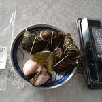 角山本店 - 桜麩まんじゅう