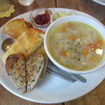 カフェむぎわらい - 料理写真:パンの盛り合わせとスープ　