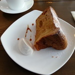 リトルフォートコーヒー - キャラメル仕立てのシフォンケーキ（３５０円）です。２０１４年１月