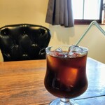 Kissaken - アイスコーヒーとイスのコントラストが絵になります！