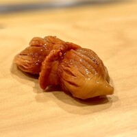 鮨 やすみつ - 普通の倍近くのサイズですが、その分、やっぱり味も香りもインパクトあります！