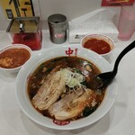 蒙古タンメン中本 - 麻辣麺、チャーシュー2枚、単品麻婆、プチスープ。締めて1,500円ポッキリ。ポイント貯めてる勢には無駄のない組み合わせ。