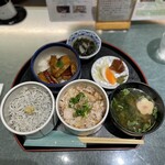 海幸楽膳 釜つる - 伊豆金丼（いずきんどん）　