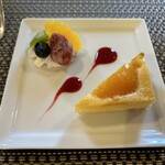 242435148 - アプリコットとフルーツ盛合せです。（2024年4月）