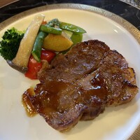 バーデンバーデン - 納豆喰豚のロース肉のロースト オリエンタルソースです。（2024年4月）