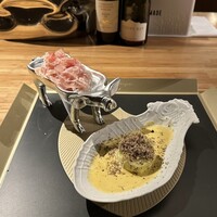 クッチーナ - ⑩茄子のカルボナーラ フランスバイヨンヌ産18ヵ月プロシュート フランス産黒トリュフ