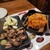 昭和食堂 - メニュー写真:鶏もも炭火焼＆キムチチャーハン