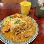 チーズケーキと彩りカレー Luna piena - ココナッツ野菜カレーと辛味半熟玉子