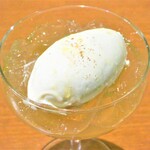 テラコッタ - 新タマネギのムースとコンソメゼリー