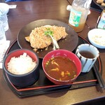 ３びきのこぶた - ロースかつ定食1480円です～！(赤だし)