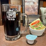 Dafune Kohikan - ジョッキが普通のアイスコーヒーは豆菓子つき