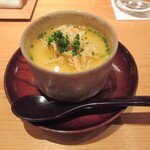 鮨 さかい - 帆立と白魚、上に毛蟹、喉黒の出汁でとじてスープがわりに