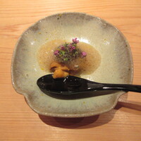 鮨 さかい - 紫海胆(大分姫島)、キャビア、穂紫蘇