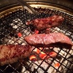 神戸屋 - 網上に肉を乗せ炭火で焼く幸せ！