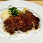 洋食 おがた - 肉厚でとってもジューシー。脂身の甘さが堪らない…