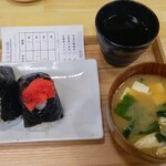 おにぎりとお味噌汁 八米 - 海苔佃煮おむすび350円 と 明太子おむすび400円 と お味噌汁 (税込)200円 (2024.04.12)