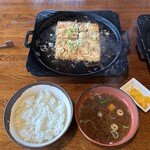 国八食堂 - 鉄板焼きとうふ定食、860円