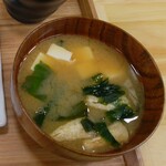 おにぎりとお味噌汁 八米 - お味噌汁 (税込)200円 (2024.04.12)