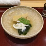 や満祢 甚五郎 - 白身魚と筍の木の芽煮