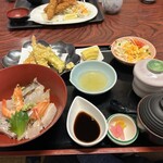 お食事処　大潮 - さらに、天ぷら・茶碗蒸し・あら汁・サラダ・バナナ（笑）