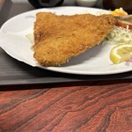 お食事処　大潮 - 同行者のアジフライ、デカい