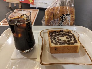 メイカセブン - アイスコーヒー350円77%ぶどうパン1斤790円