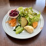 バルバルキッチンアメリ - 毎度のランチサラダ
      食満豆腐もひじきも無かったが、さつまいもとマッシュポテトが非常に美味しかった！