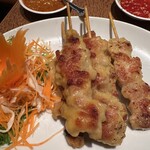 サームロット - 鶏肉串焼きのココナッツ風味