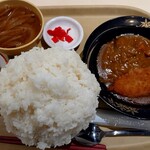 トージツフーズ - 深夜食(470円税込)  魚フライカレーです。深夜食は、味噌汁＆ご飯がつけ放題です。