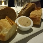 ブラッスリーオザミ - パンと吉田豚のレバーパテ
