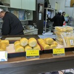 元祖　森からし蓮根 - 店頭販売は潔く「からし蓮根」のみ。さすが老舗の風格です。