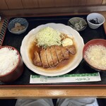 Kamon - 豚肩ロース肩切り肉の生姜焼き定食