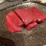 焼肉ホルモン 風土. - 新鮮レバーの炙りネギ塩
      ＊知床牛の捌き立てのレバーをサッとあぶり、特製のネギ塩ソースで