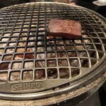 焼肉ホルモン 風土. - タンの塊焼き
      ＊US牛タンを１時間かけて焼き上げた物
