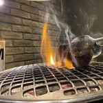 焼肉ホルモン 風土. - タンの塊焼き
                                ＊US牛タンを１時間かけて焼き上げた物