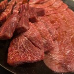 焼肉ホルモン 風土. - 赤肉盛り合わせ
      ミスジ、カイノミ、肩ロースカブリ、USプライムハラミ、和牛サガリ