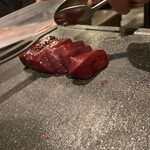 焼肉ホルモン 風土. - 新鮮レバーの炙りネギ塩
      ＊知床牛の捌き立てのレバーをサッとあぶり、特製のネギ塩ソースで